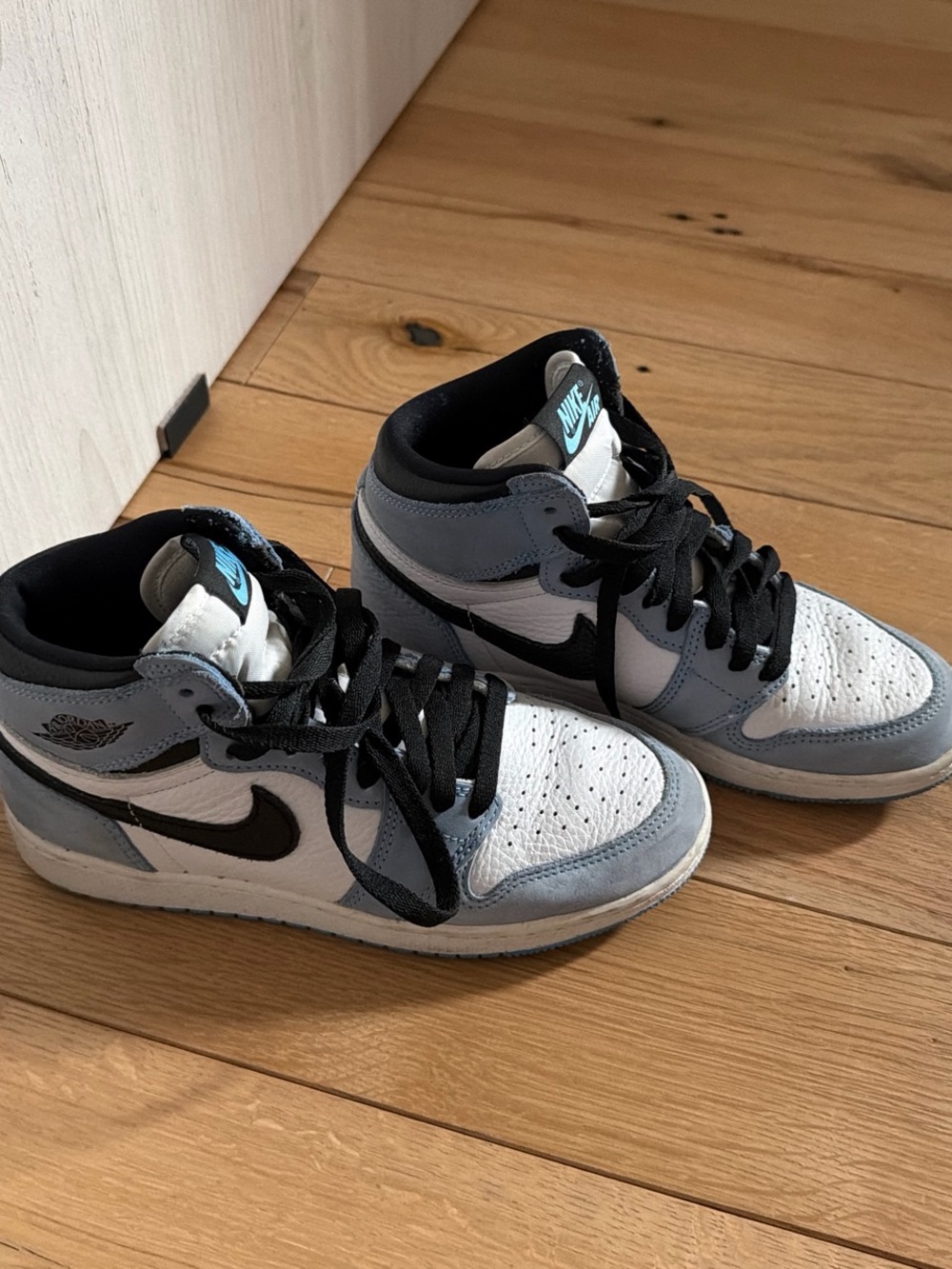 Nike Air Jordan 1 Retro High OG University Blue Color